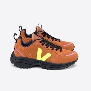 Veja Venturi Suede Black Sole